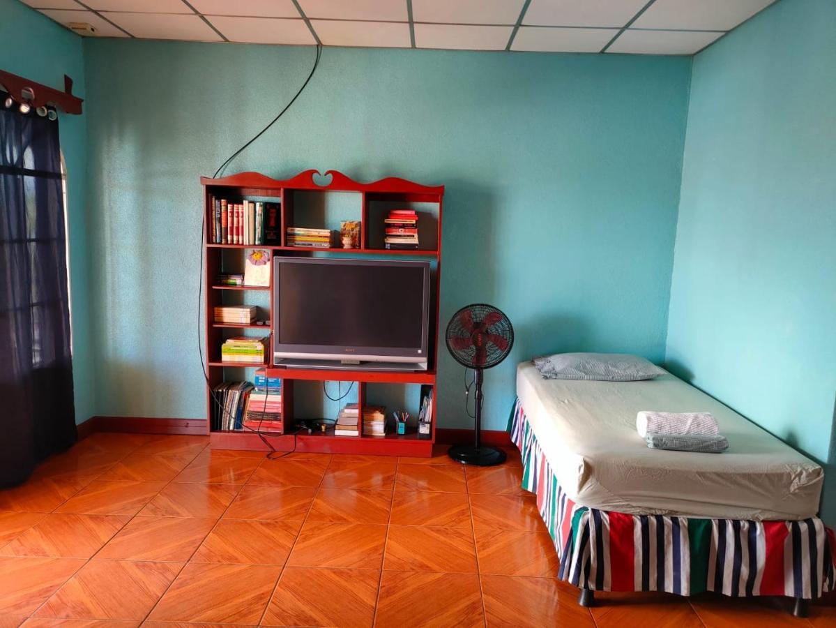 Casa Robles - Room Close To Airport #2 Managua Eksteriør billede